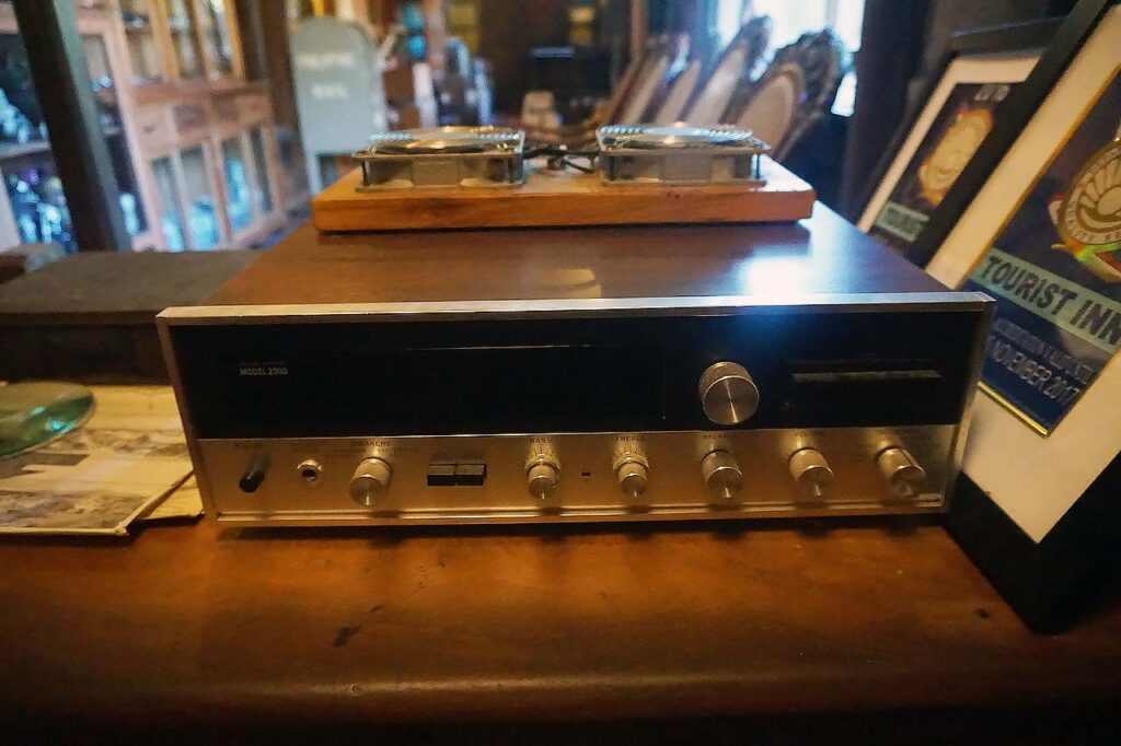 In Focus: Sulyap Gallery Cafe in San Pablo, Laguna 5 a vintage radio